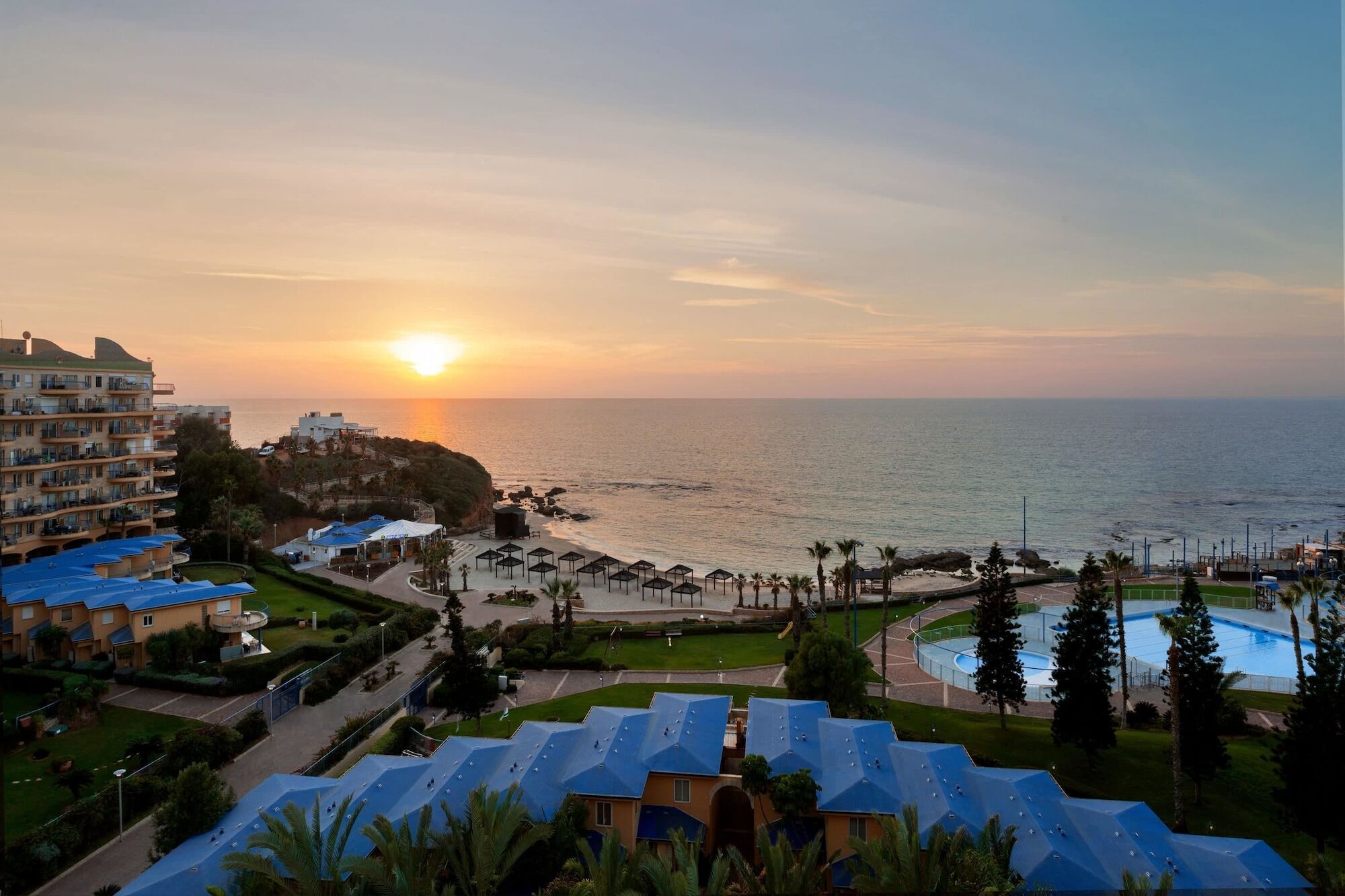 Ramada Resort Hadera Beach Zewnętrze zdjęcie